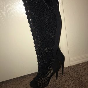 Knee boots heel